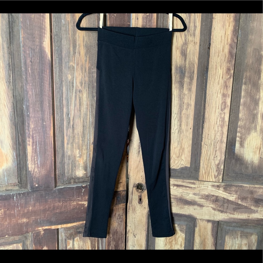 FOREVER 21 mesh panel leggings